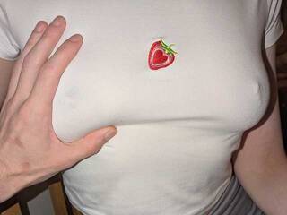 Ερωτική συνομιλία μέσω βίντεο Almond_milk