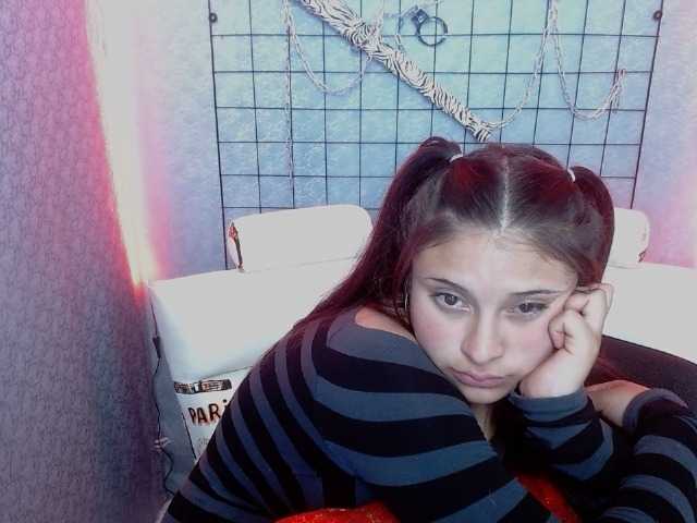 Εκπομπές οθόνης HellenWilliam