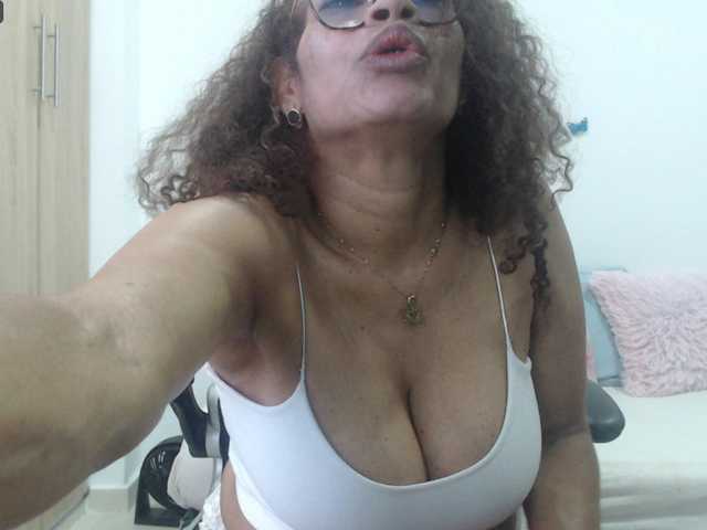 Φωτογραφίες BustyXMilf Welcome Guys! ANAL At Goal! 2000 tokens