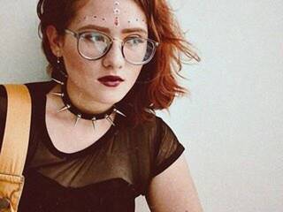 Ερωτική συνομιλία μέσω βίντεο CameronFox