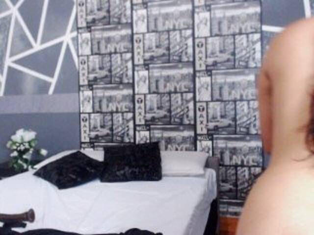 Εκπομπές οθόνης CAMILA418