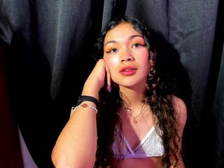 Ερωτική συνομιλία μέσω βίντεο Camilla-Miller01