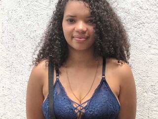 Ερωτική συνομιλία μέσω βίντεο CamillWilliam