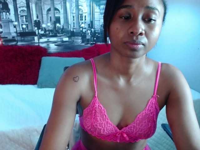 Εκπομπές οθόνης CarolinnHub