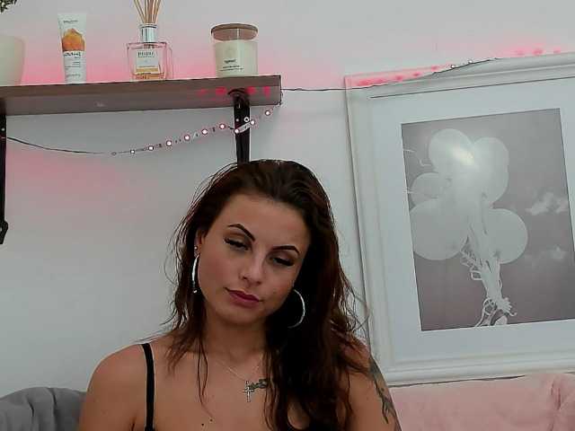 Φωτογραφίες cassidyklein0 welcome to my room guys xx im #new here and so #playful and #horny haha who wanna #cum with me?