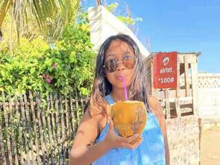 Ερωτική συνομιλία μέσω βίντεο Cassyah