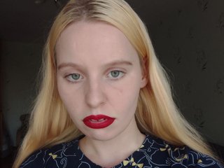 Ερωτική συνομιλία μέσω βίντεο charming-blonde