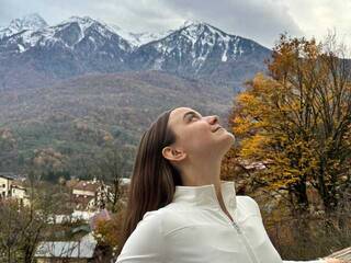 Ερωτική συνομιλία μέσω βίντεο ChereeCapek