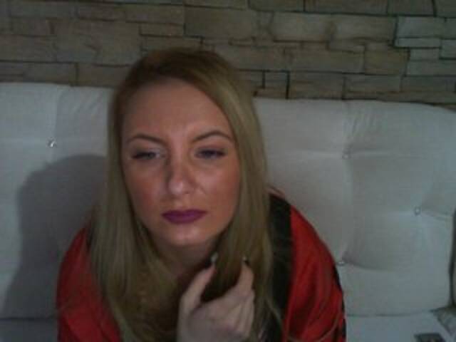 Εκπομπές οθόνης ChristinaHotX