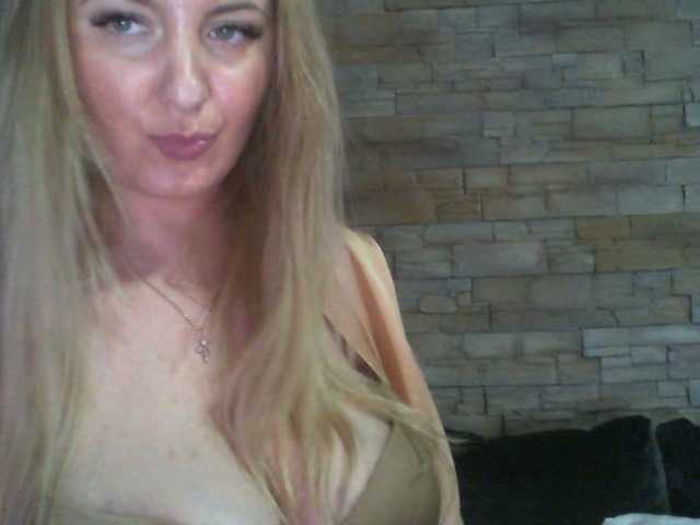 Εκπομπές οθόνης ChristinaHotX