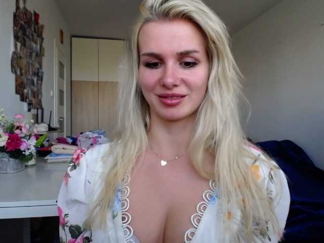 Εκπομπές οθόνης Cornelia22hot
