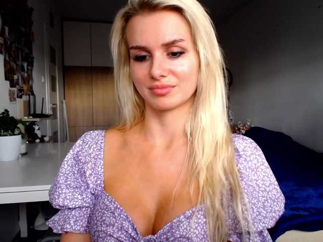 Εκπομπές οθόνης Cornelia22hot