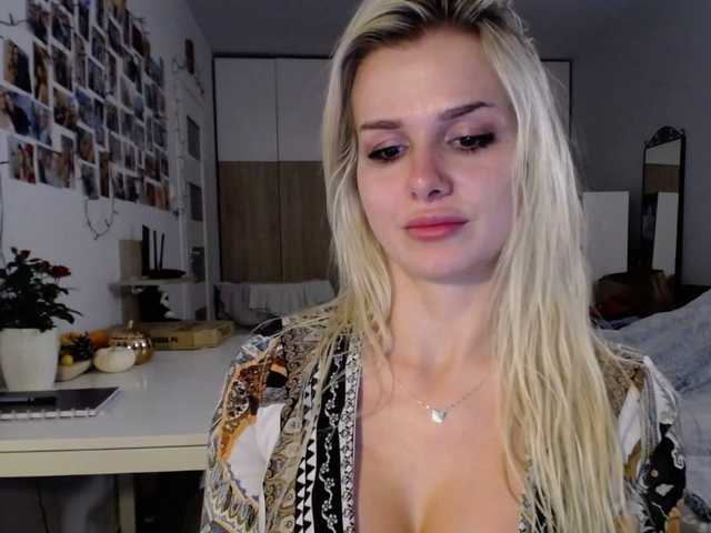 Εκπομπές οθόνης Cornelia22hot