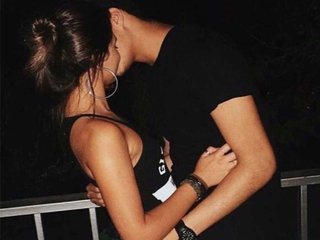 Ερωτική συνομιλία μέσω βίντεο CoupleRedHot