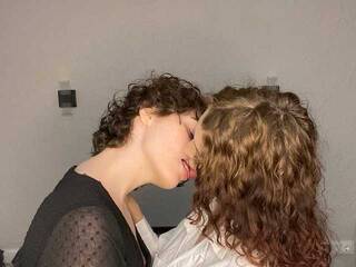 Ερωτική συνομιλία μέσω βίντεο couplesilkk