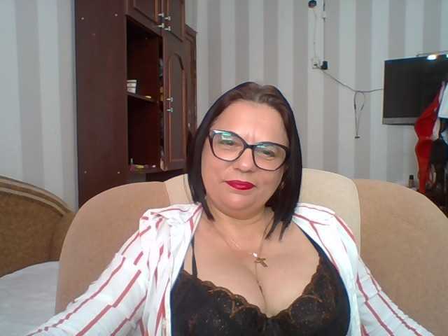 Welcome to my chat room! Feel free to say hi 😊