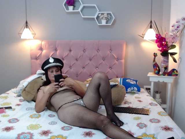 Φωτογραφίες cristhye-hot hey guys welcome to my room #anal #pussy #playwithcum #tits #sexydance #ass # playdildo