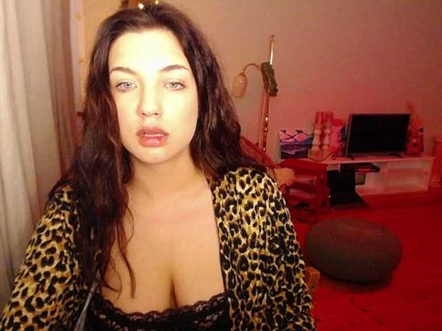 Φωτογραφίες CroftLaraxxx #joi #cei #cbt #sexy #brunette #biglips #laracroft #bigboobs #boobs #roleplay #hot #dom #femdom #fetish