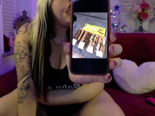 Εκπομπές οθόνης Curvyangelina