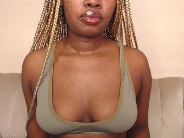 Εκπομπές οθόνης Curvyblaire18