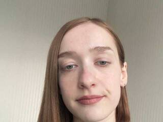 Ερωτική συνομιλία μέσω βίντεο DacotaDoll