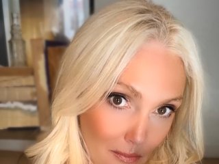 Ερωτική συνομιλία μέσω βίντεο DaisyHotwife