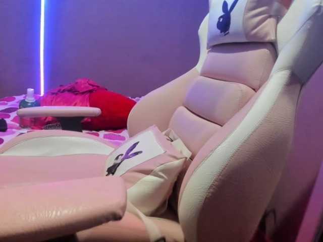 Εκπομπές οθόνης daniela-moon