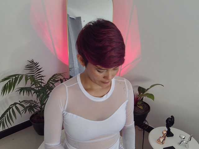 Εκπομπές οθόνης DannaCartier