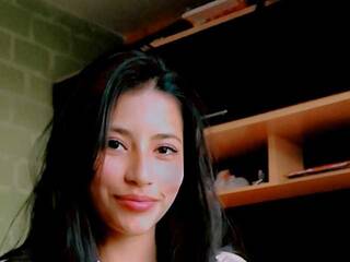 Ερωτική συνομιλία μέσω βίντεο danycinnamon