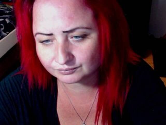 Εκπομπές οθόνης KinkyDomina