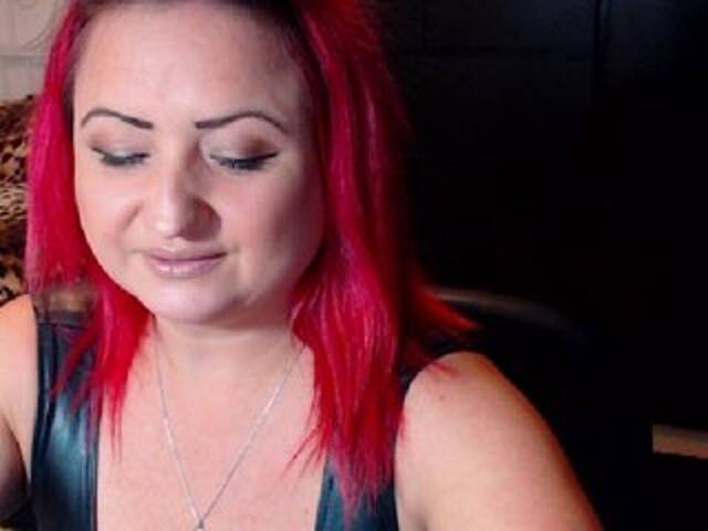 Εκπομπές οθόνης KinkyDomina