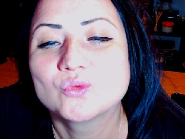 Εκπομπές οθόνης KinkyDomina