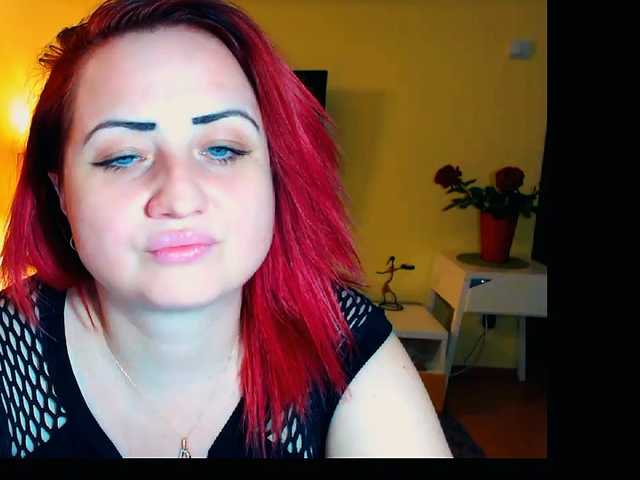 Εκπομπές οθόνης KinkyDomina