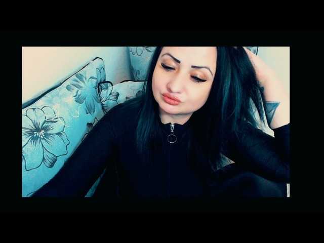 Εκπομπές οθόνης KinkyDomina