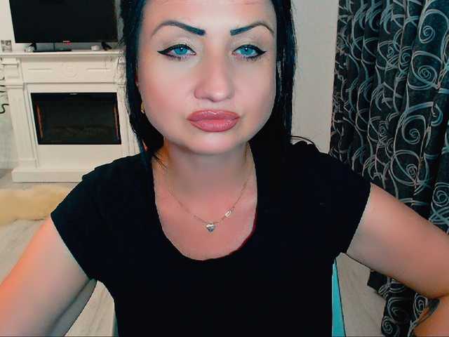 Εκπομπές οθόνης KinkyDomina