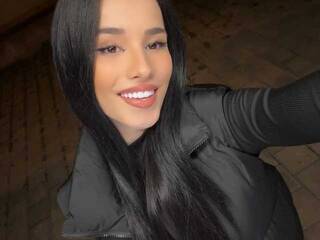 Ερωτική συνομιλία μέσω βίντεο DeeaLexa