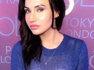 Ερωτική συνομιλία μέσω βίντεο DestinyMoon