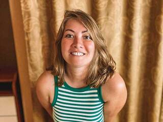 Ερωτική συνομιλία μέσω βίντεο DinaBrooks