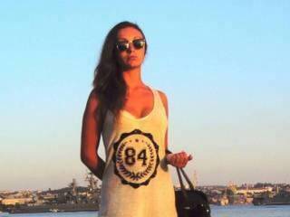 Ερωτική συνομιλία μέσω βίντεο dinaenjoy