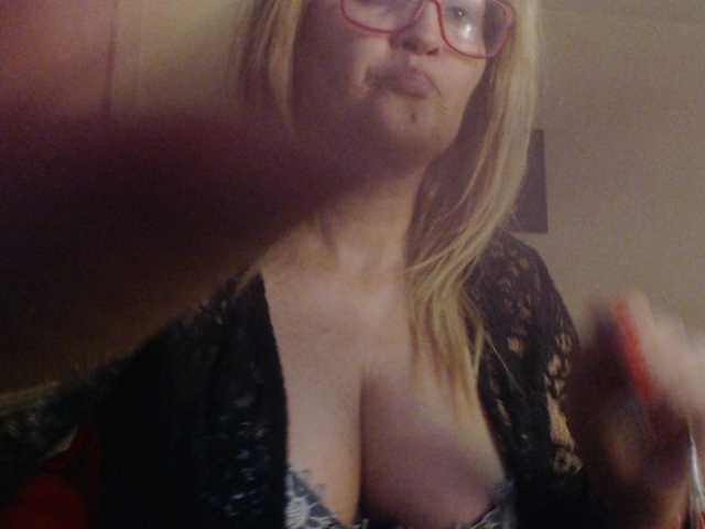 Φωτογραφίες Angel_Dm_Milf welcome guys♥let´s enjoy a good moment together, your tips make me undress and make me cum&squirt for you ;) For see tipmenu type tipmenu #orgasm #squirt #bigboobs #lovense #bigass