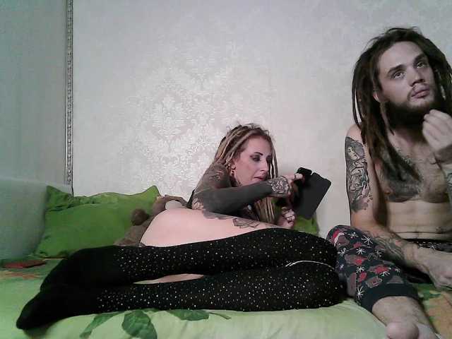 Εκπομπές οθόνης DreadsFamily