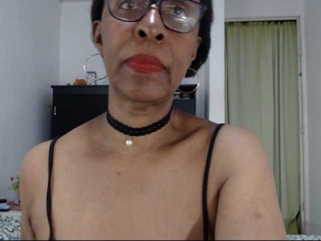 Εκπομπές οθόνης ebonymilf