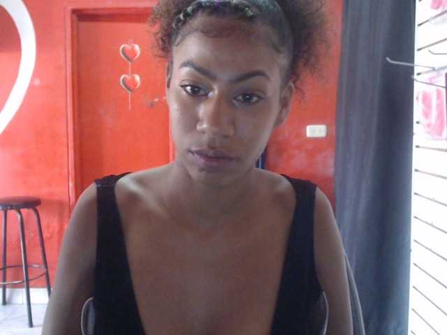 Εκπομπές οθόνης EBONYMOM