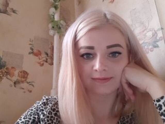 Εκπομπές οθόνης ElegantBlonda