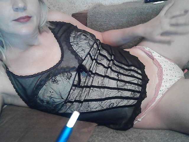 Εκπομπές οθόνης ElegantBlonda