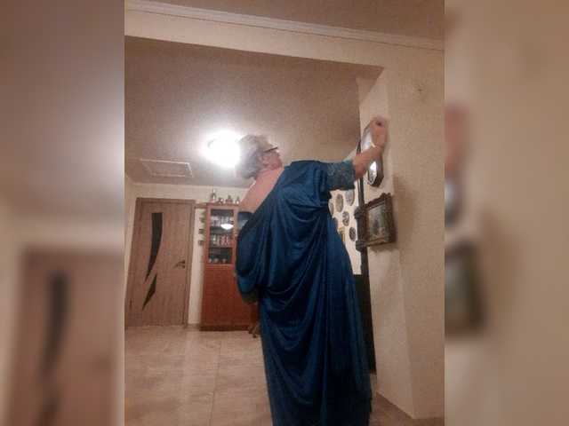 Εκπομπές οθόνης ElegantBlonda