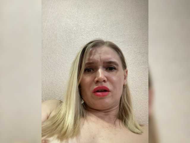 Εκπομπές οθόνης Milka_Milf