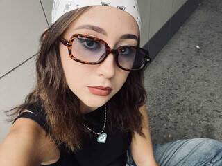 Ερωτική συνομιλία μέσω βίντεο ElizaDarleen