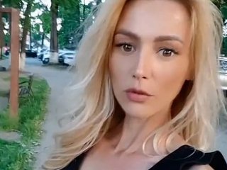 Ερωτική συνομιλία μέσω βίντεο Elle-Dior