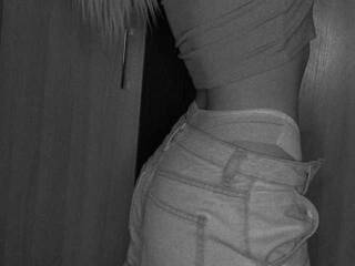 Ερωτική συνομιλία μέσω βίντεο Ellievans